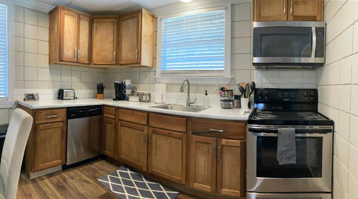 Comfortable Cottage On The Blue Mile - Close To Gsu! ステイツボロ エクステリア 写真